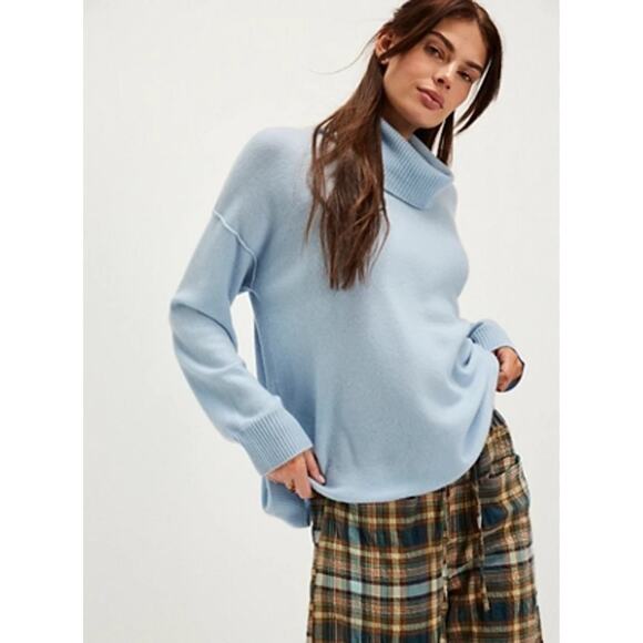 Free People Addie 100% Cashmere Turtleneck Sweater Light Blue Size Small NEW - Picture 1 of 9